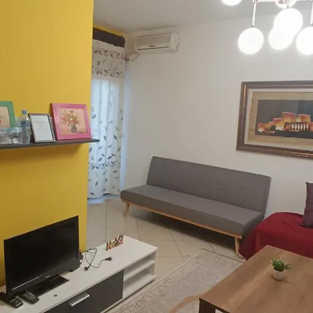 1+1 Ap With Balcony טיראנה